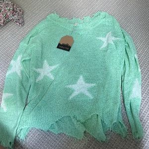 Main strip green star sweater